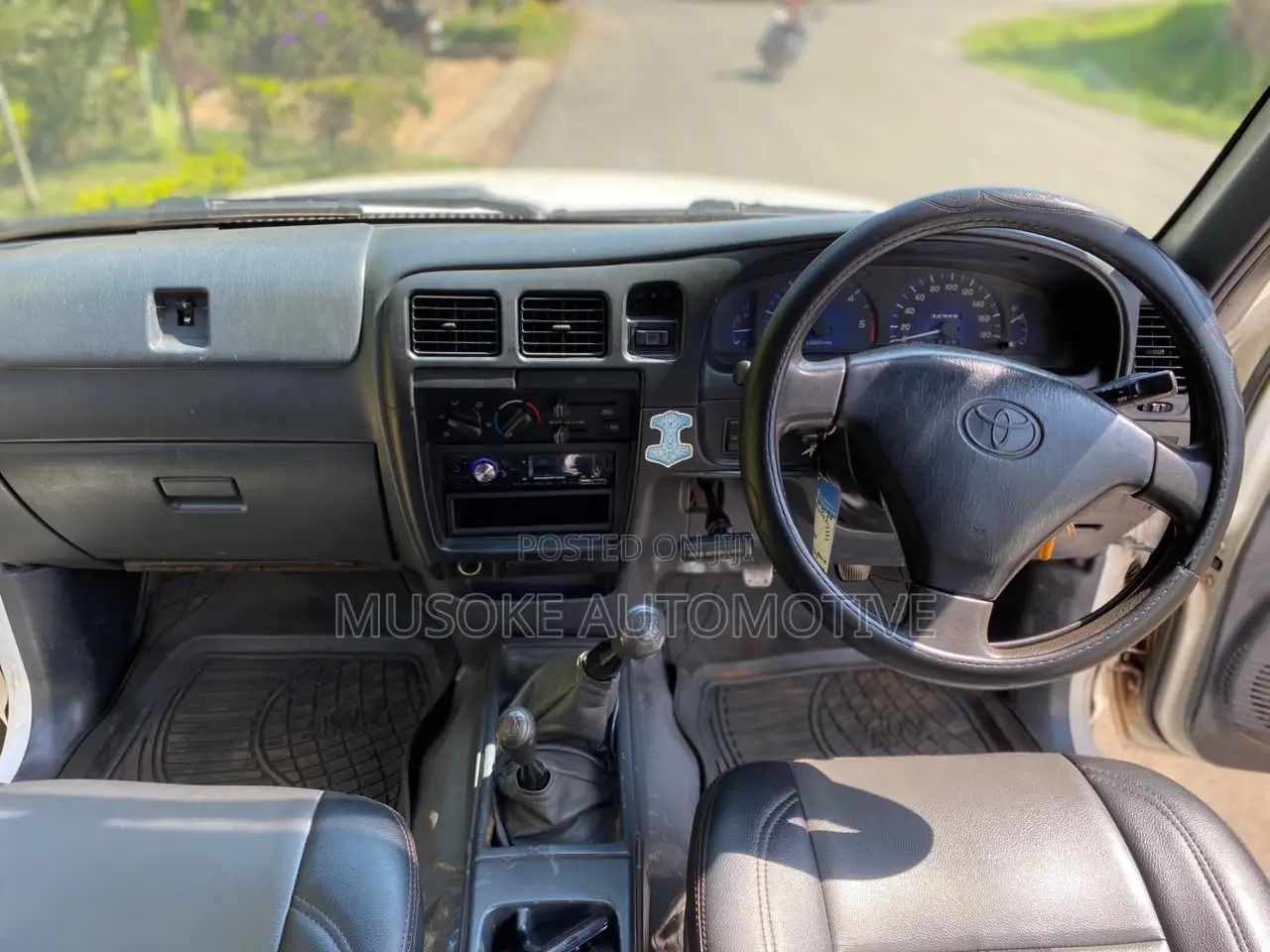 Toyota Hilux 1998 White