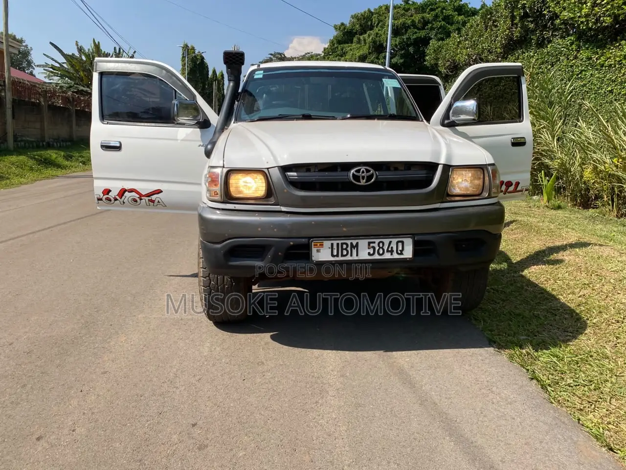 Toyota Hilux 1998 White