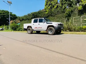 Toyota Hilux 1998 White