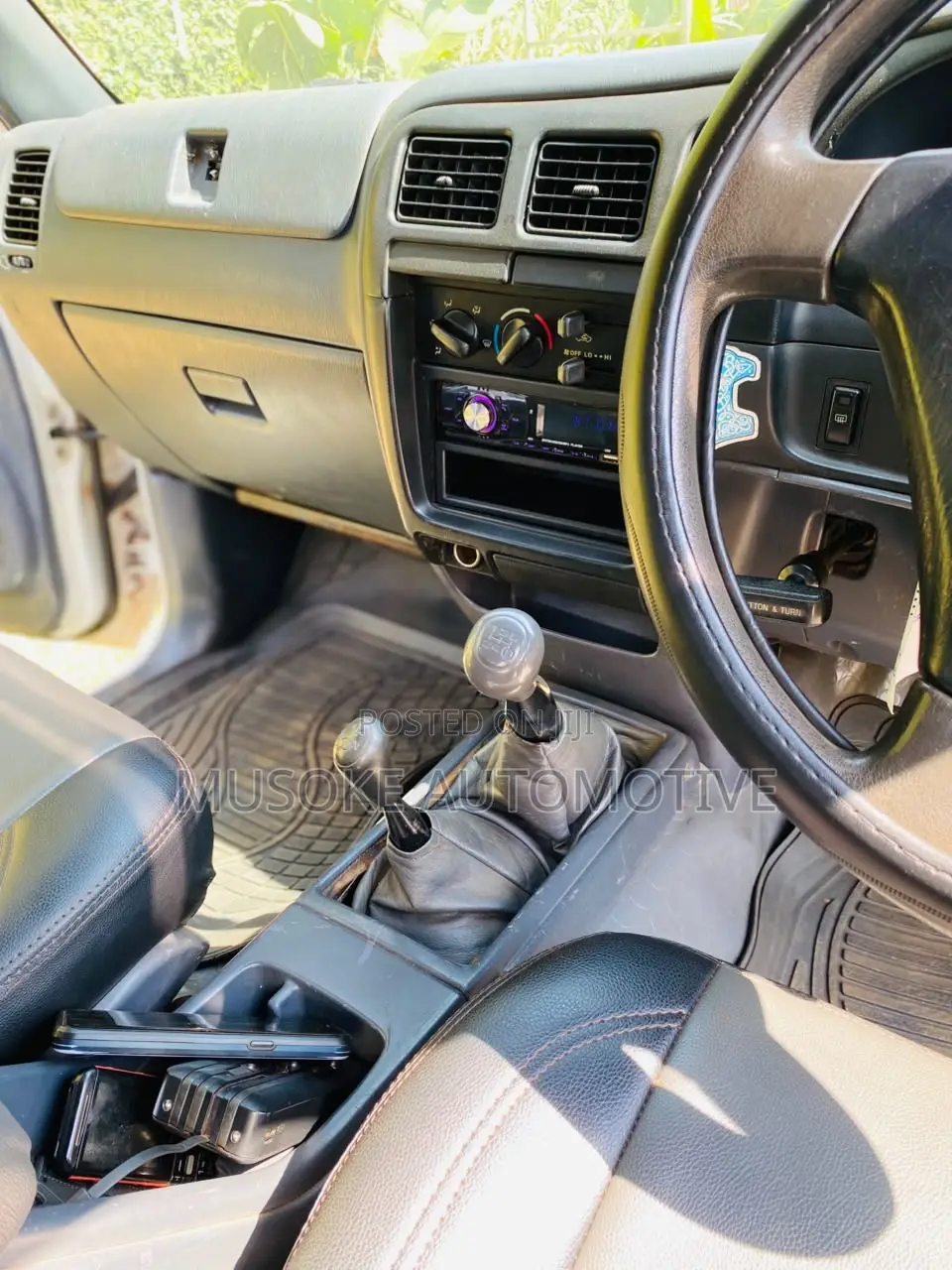 Toyota Hilux 1998 White