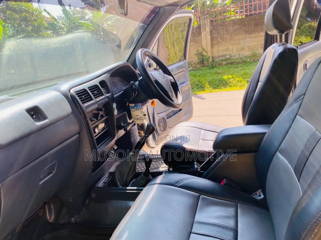 Toyota Hilux 1998 White