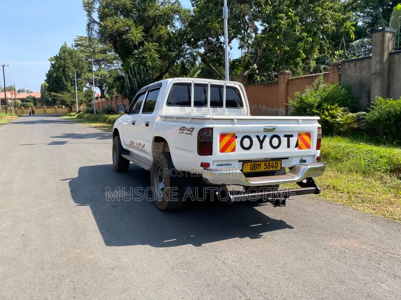 Toyota Hilux 1998 White