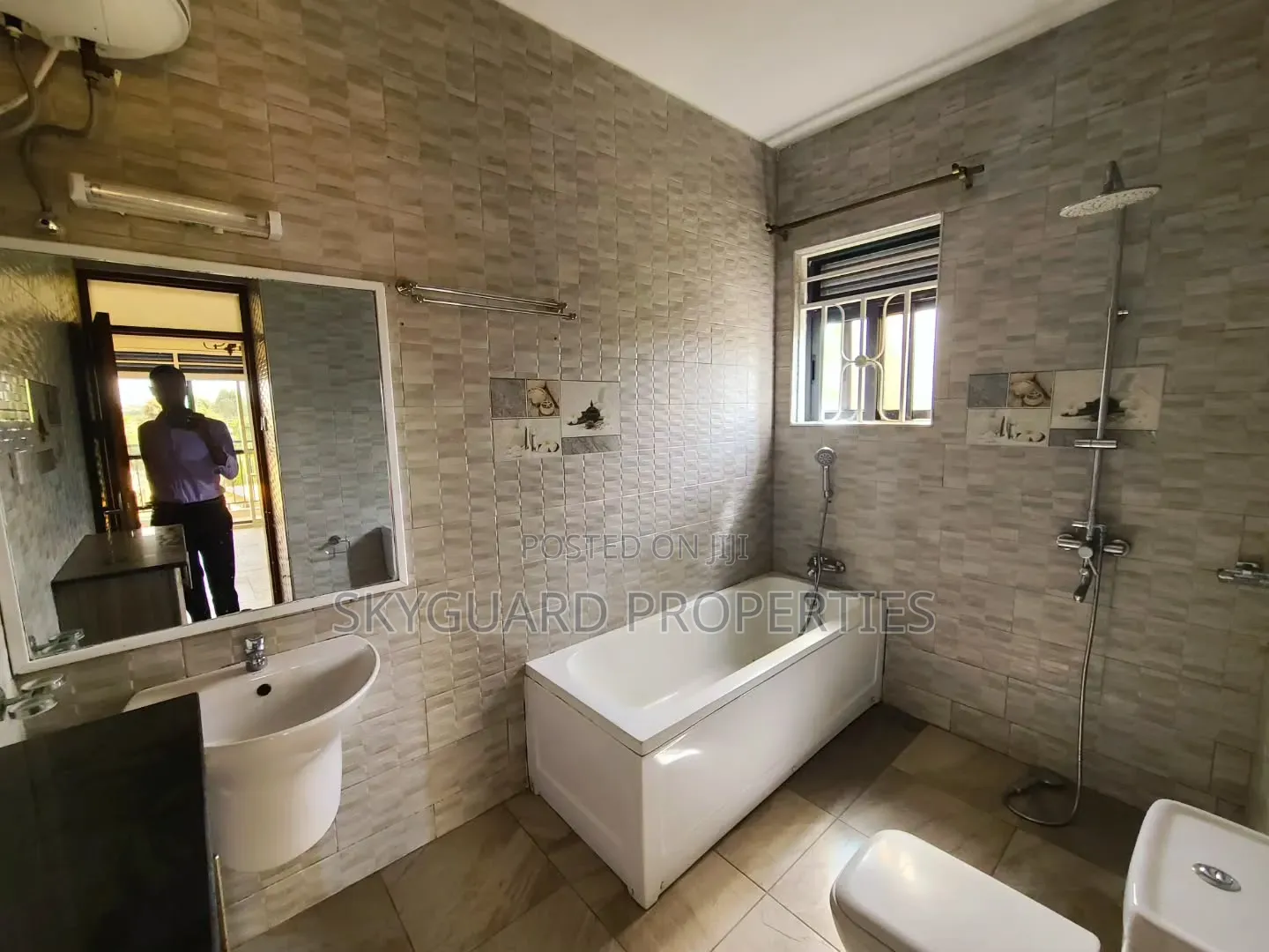 3bdrm Apartment in Lubowa, Central Division for rent
