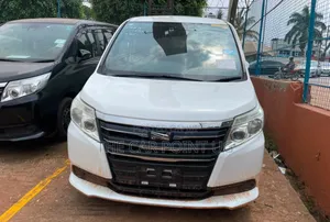 Toyota Noah 2014 Pearl