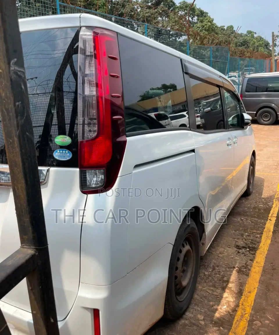 Toyota Noah 2014 Pearl