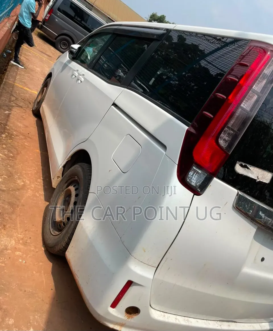 Toyota Noah 2014 Pearl