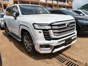 Toyota Land Cruiser 2024 White