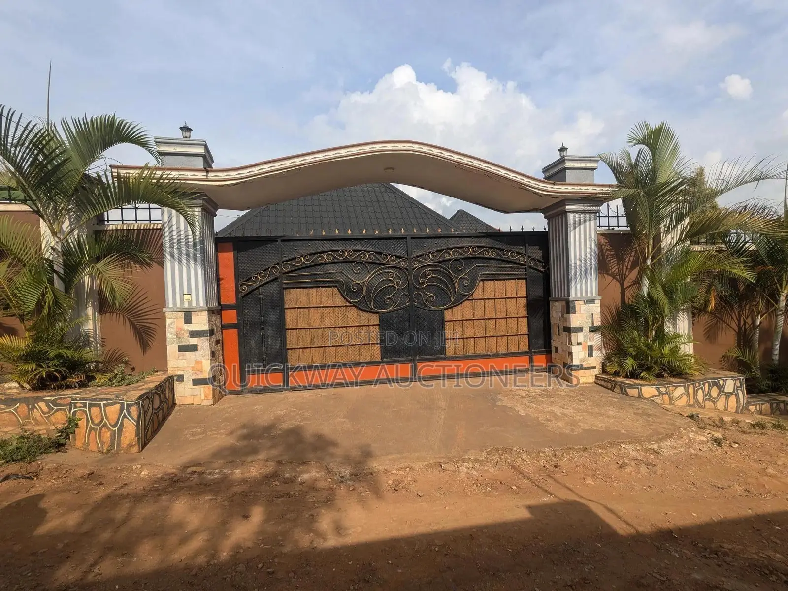 5bdrm House in Nangabo for sale