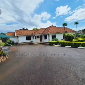 5bdrm Bungalow in Bugolobi, Central Division for rent