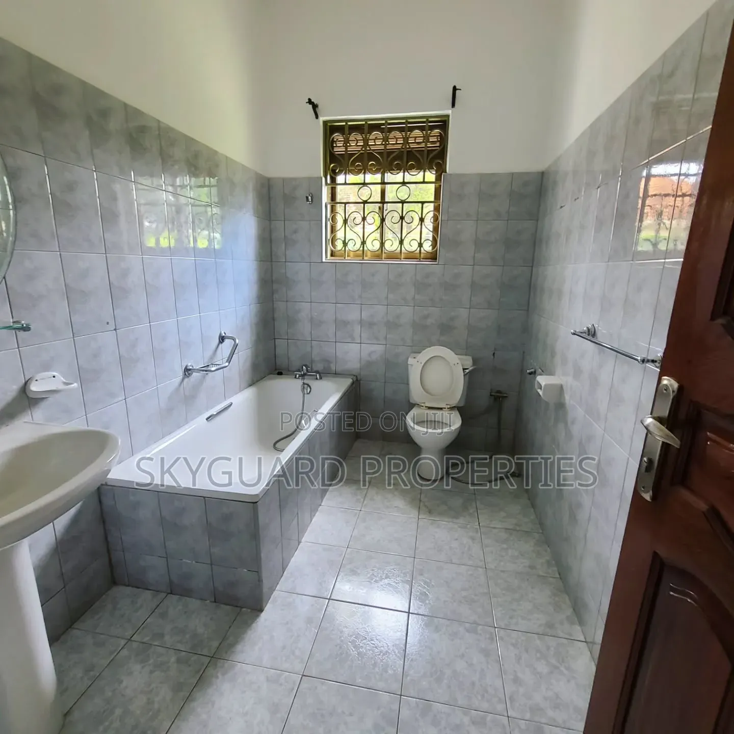 5bdrm Bungalow in Bugolobi, Central Division for rent