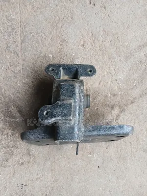 Rumion and Blade Gearbox Mounting.