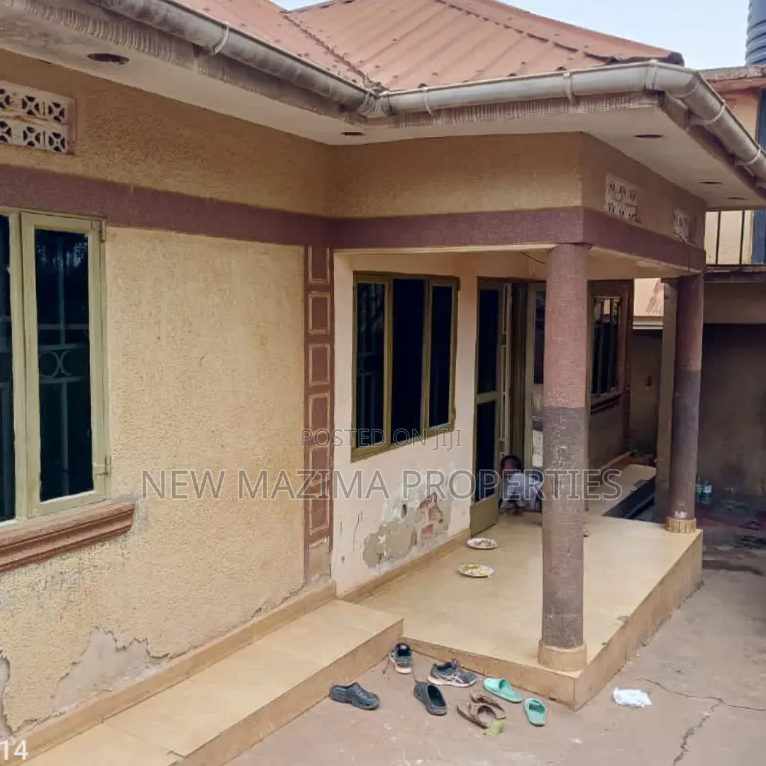 3bdrm Bungalow in Bulenga Town, Central Division for sale