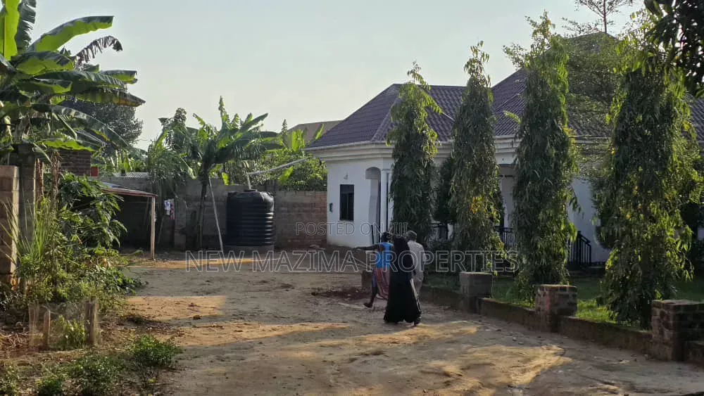 3bdrm Maisonette in Bujjuko Mityaana Rd, Central Division for sale