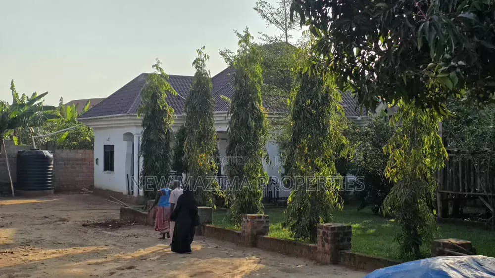 3bdrm Maisonette in Bujjuko Mityaana Rd, Central Division for sale