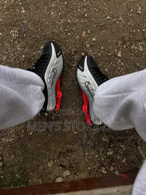 Nike Shox R4 Black Sliver Red