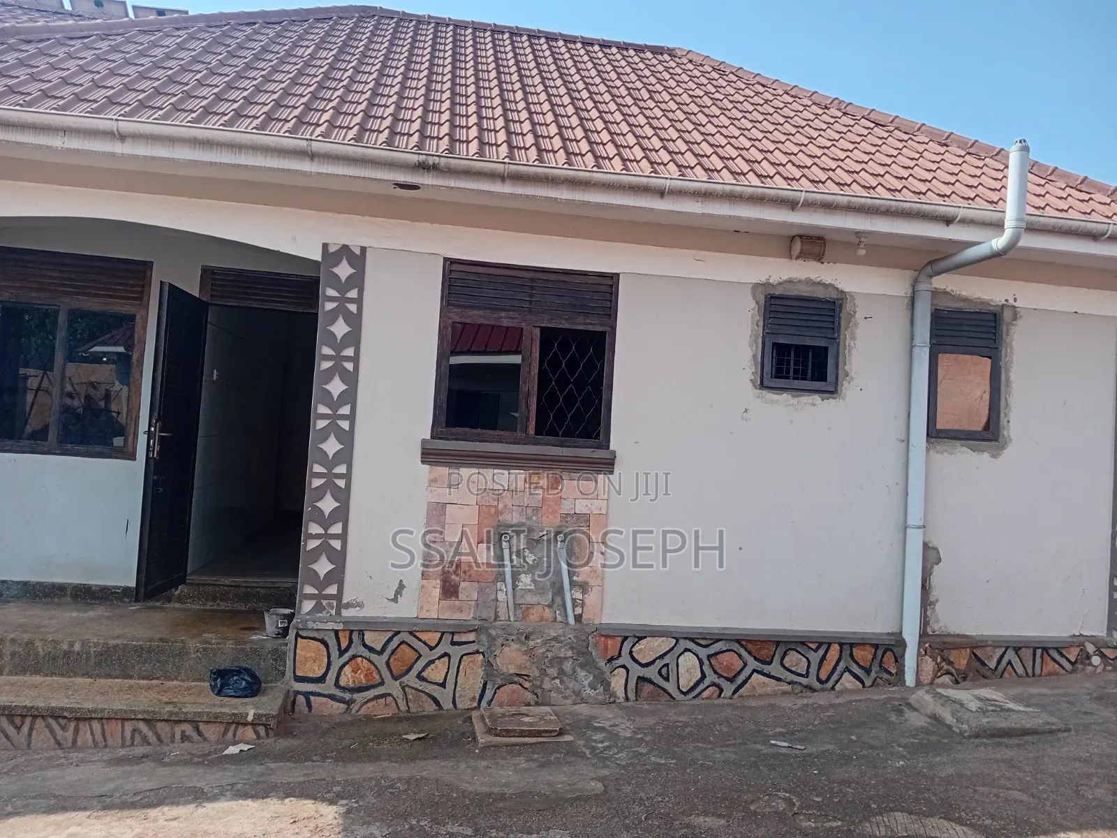3bdrm House in Kiwenda, Busukuma for rent