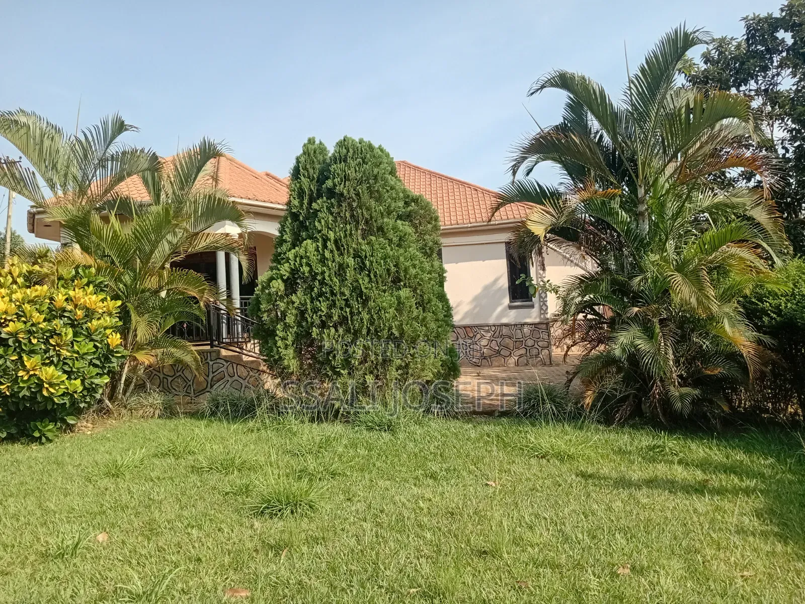 3bdrm House in Kiwenda, Busukuma for rent