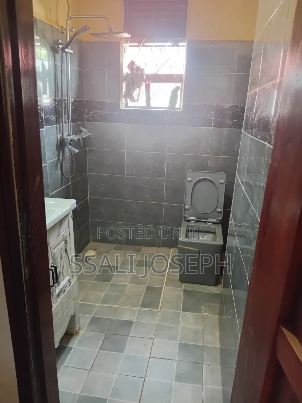 3bdrm House in Kiwenda, Busukuma for rent