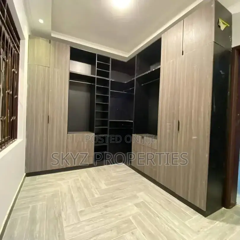 6bdrm Mansion in Munyonyo, Central Division for rent