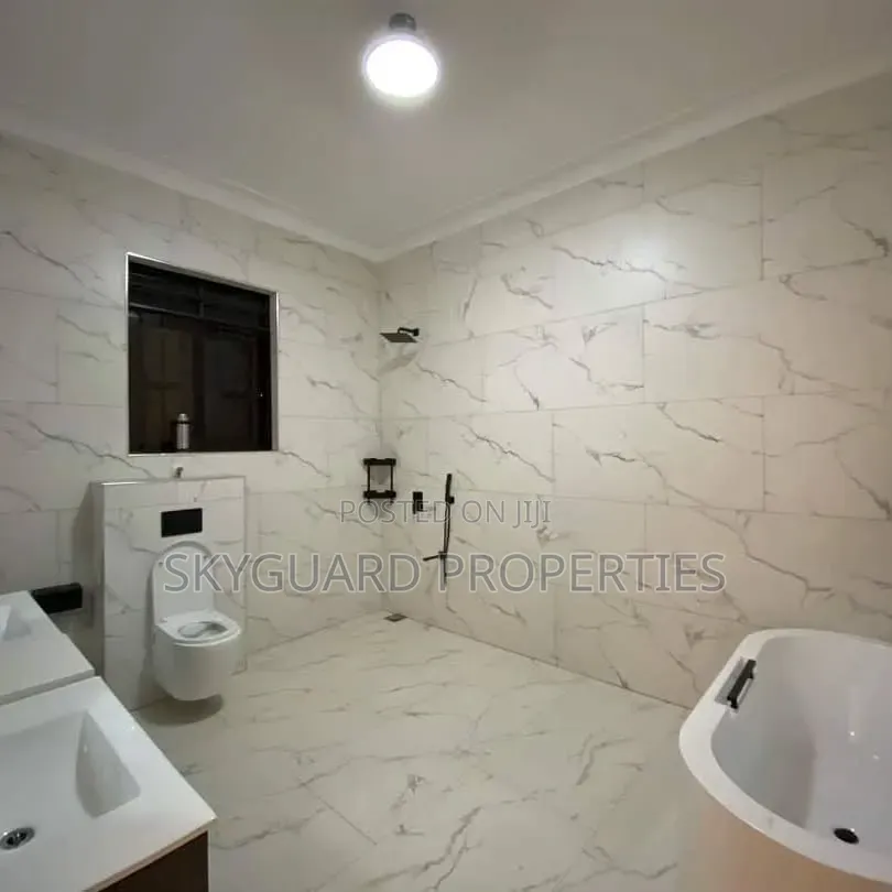 6bdrm Mansion in Munyonyo, Central Division for rent