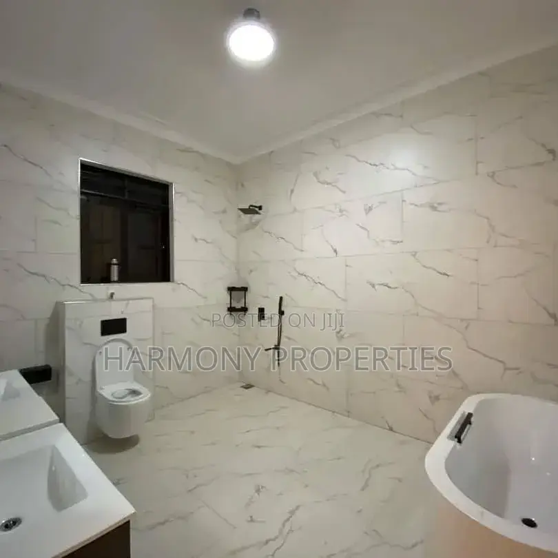 6bdrm Mansion in Munyonyo, Central Division for rent