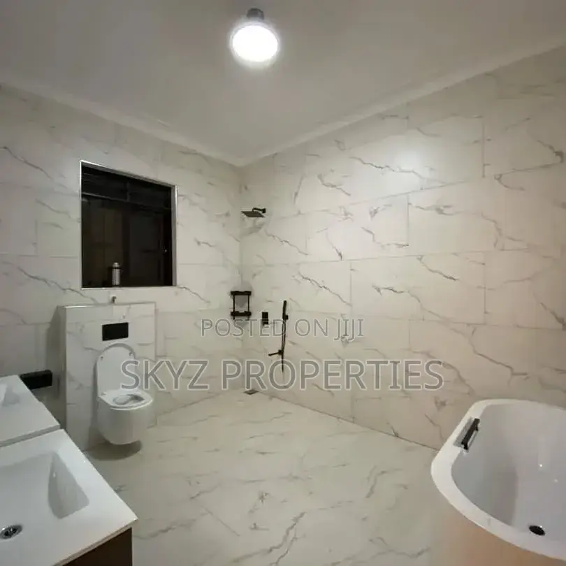 6bdrm Mansion in Munyonyo, Central Division for rent