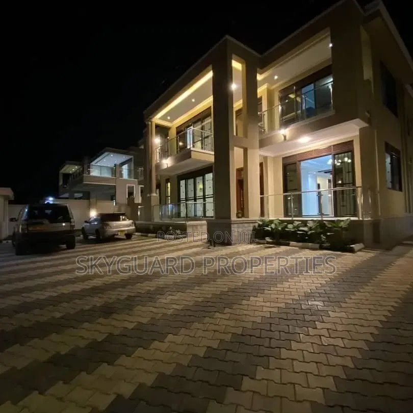 6bdrm Mansion in Munyonyo, Central Division for rent