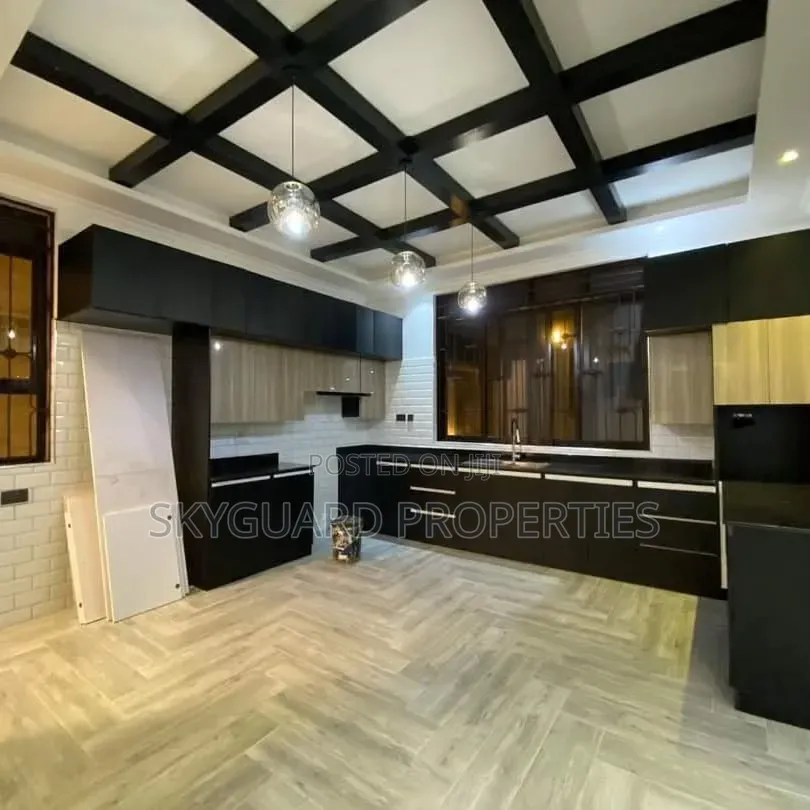 6bdrm Mansion in Munyonyo, Central Division for rent