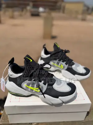 Nike Air Max Alpha Savage 2 Sneakers