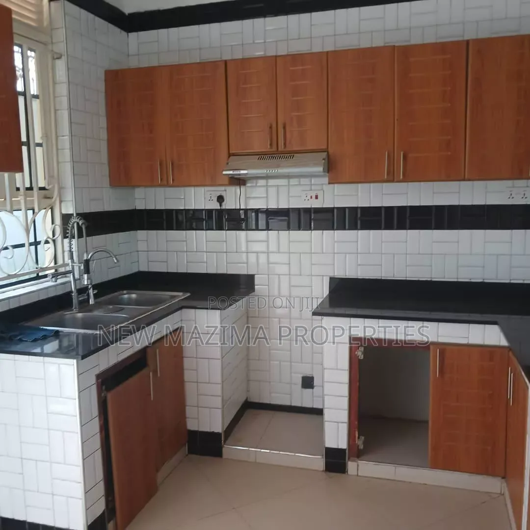 12bdrm Townhouse/Terrace in Kigo Heights, Central Division for sale
