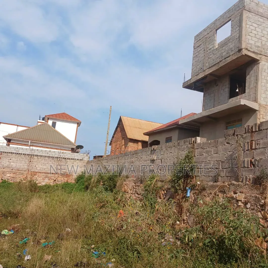 Lake Plot in Well Fence Quick Sale Just After Munyonyo Be4 Kazi Beach
