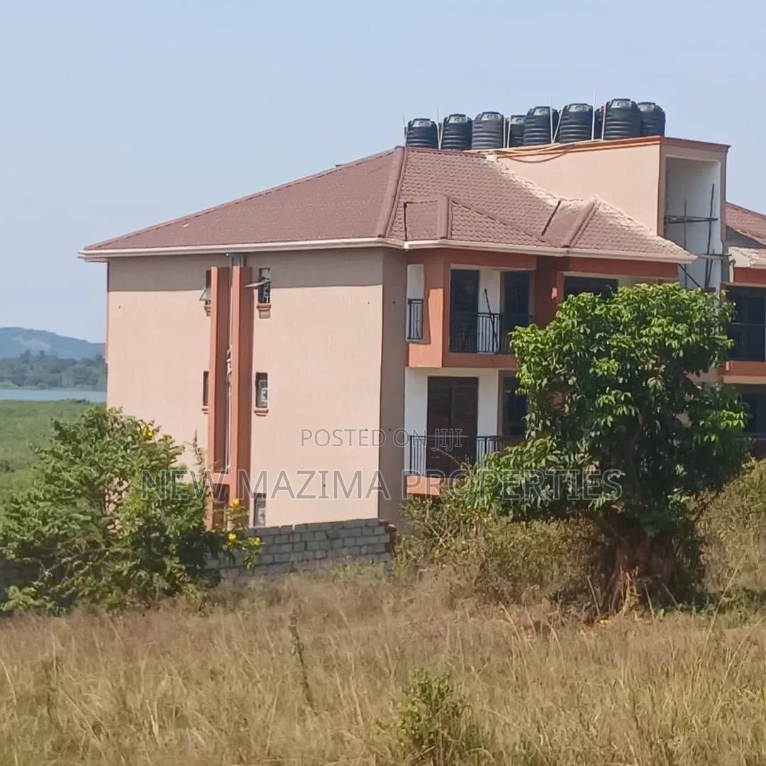Lake Plot in Well Fence Quick Sale Just After Munyonyo Be4 Kazi Beach