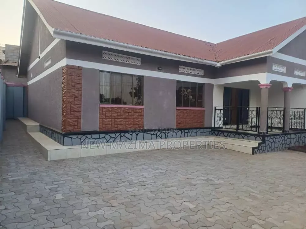 4bdrm Bungalow in Namasuba Heights, Central Division for sale