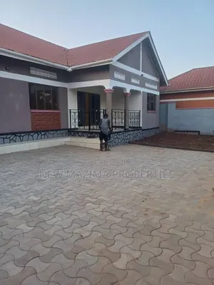 4bdrm Bungalow in Namasuba Heights, Central Division for sale