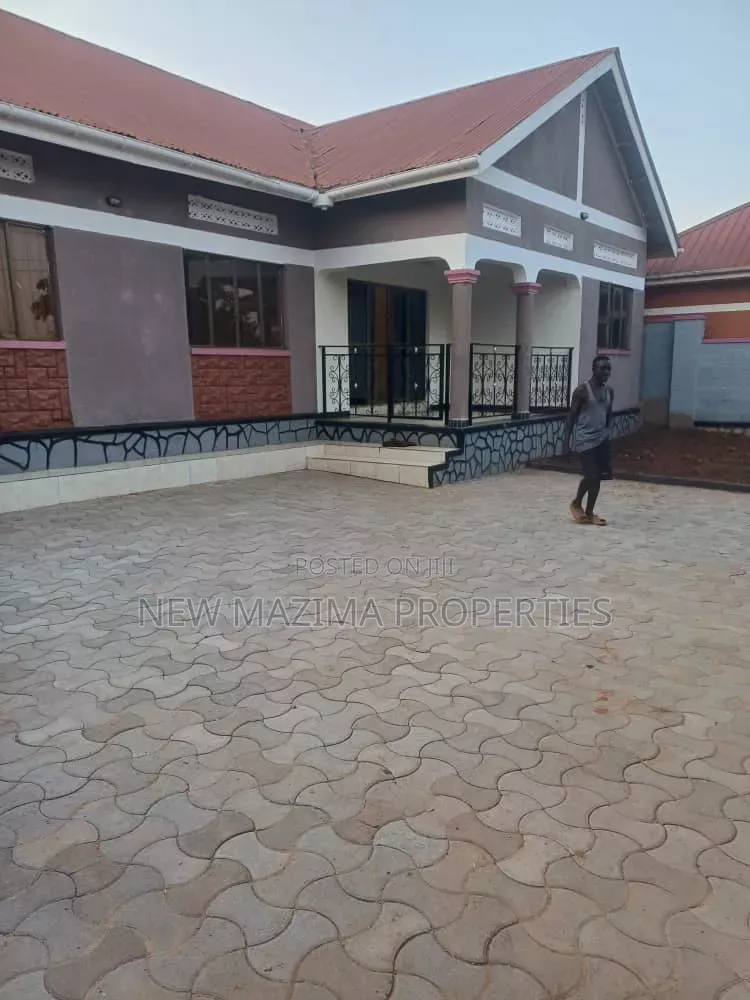 4bdrm Bungalow in Namasuba Heights, Central Division for sale