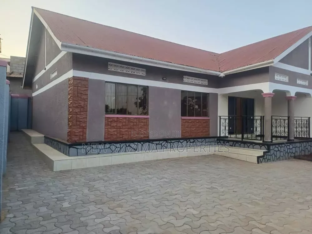4bdrm Bungalow in Namasuba Heights, Central Division for sale
