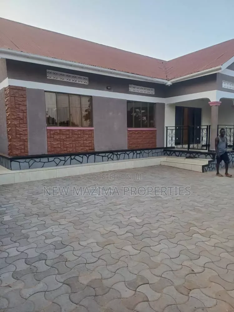 4bdrm Bungalow in Namasuba Heights, Central Division for sale