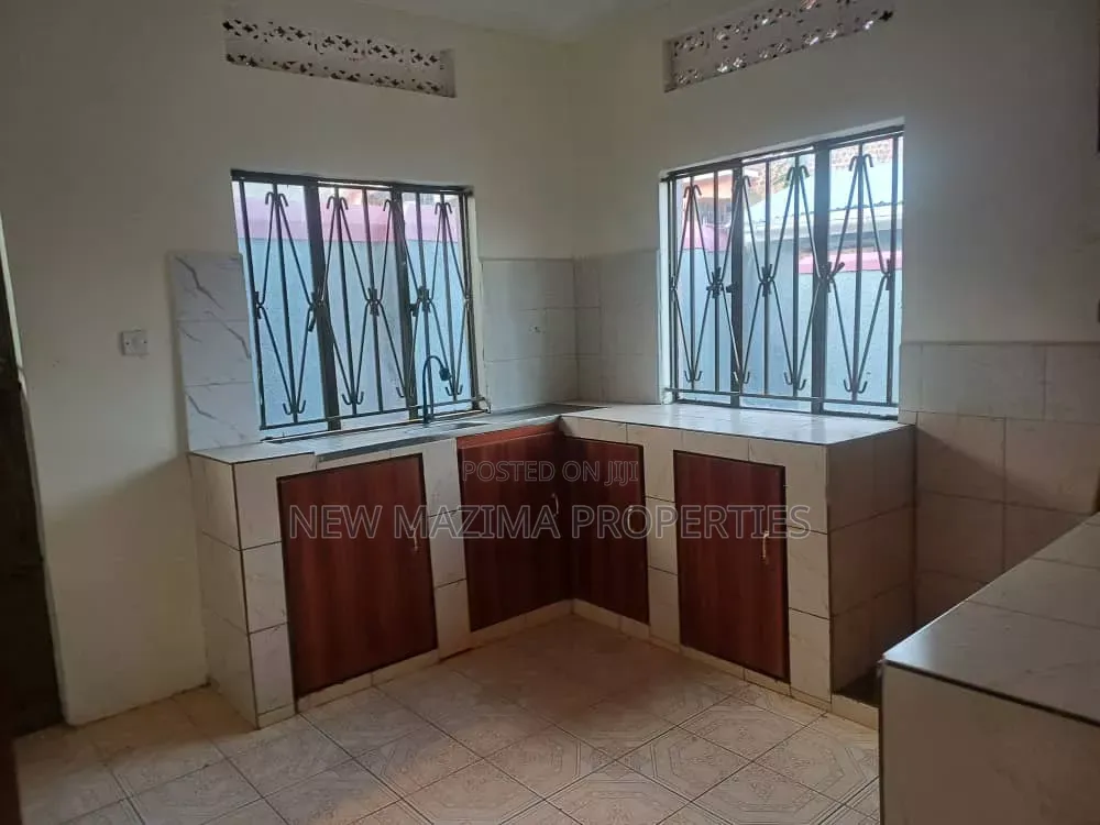 4bdrm Bungalow in Namasuba Heights, Central Division for sale
