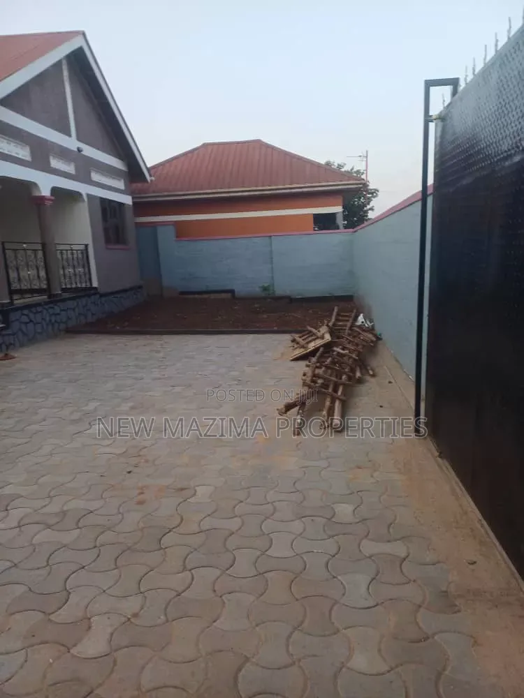 4bdrm Bungalow in Namasuba Heights, Central Division for sale
