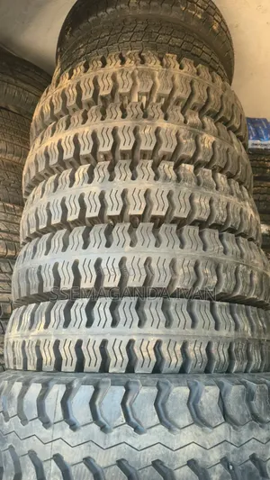 700r16 Canter,elf,dyna Sahara Behind,mudgrip Tyres