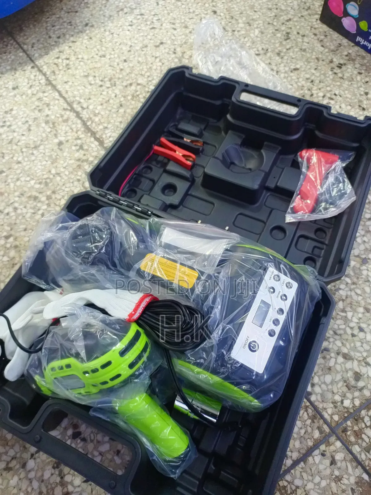 12V DC-powered 5-in-1 Emergency Car Repair Kit