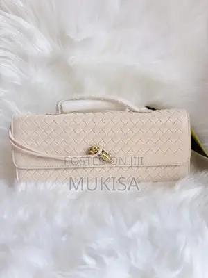 Intricate Woven Texture Across the Entire Bag