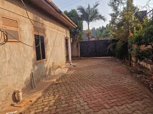 Gues House With Over 9 Self Contained Guest Rooms on Sale