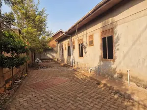 Gues House With Over 9 Self Contained Guest Rooms on Sale