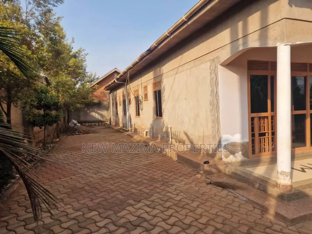 Gues House With Over 9 Self Contained Guest Rooms on Sale