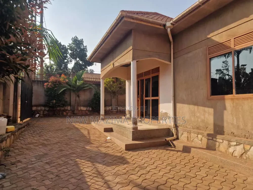 Gues House With Over 9 Self Contained Guest Rooms on Sale