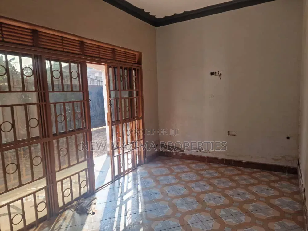 Gues House With Over 9 Self Contained Guest Rooms on Sale