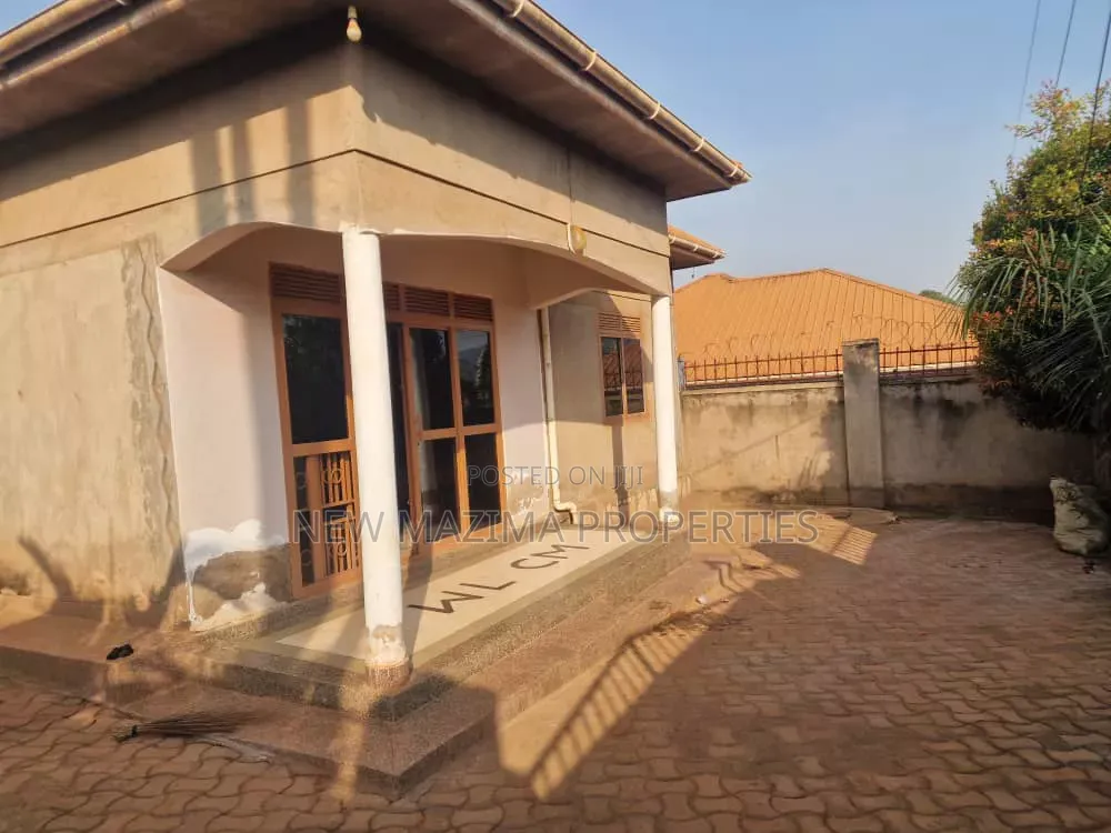 Gues House With Over 9 Self Contained Guest Rooms on Sale
