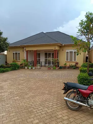 4bdrm Bungalow in Kitende Ntebe Rd, Central Division for sale