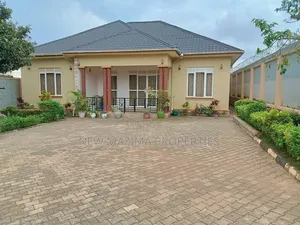 4bdrm Bungalow in Kitende Ntebe Rd, Central Division for sale